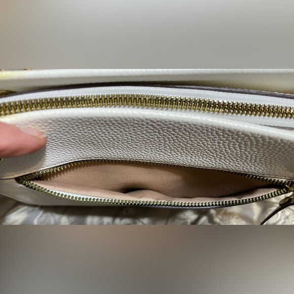 Nanette Lepore White Tote With Gold Hardware & Floral Scarf (No Call Outs) - Picture 6 of 14